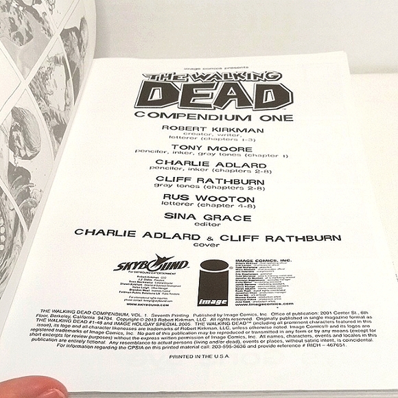 The Walking Dead Compendium one comic book - Picture 3 of 7